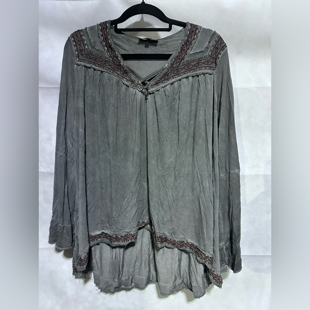 POL Embroidered Oversized Flowy Blouse Women’s M Long Sleeve Gray Boho Jersey